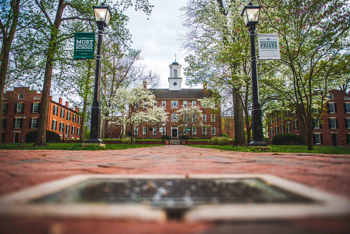 ohiou's tweet photo. #2 in the charts
#1 in your hearts

College Green was recently ranked second in the nation on https://t.co/M497tGtTA9’s list of “The 50 Most Beautiful Campus Quads” 💚

📰» https://t.co/koHfkekACt https://t.co/5Lv6lBThye