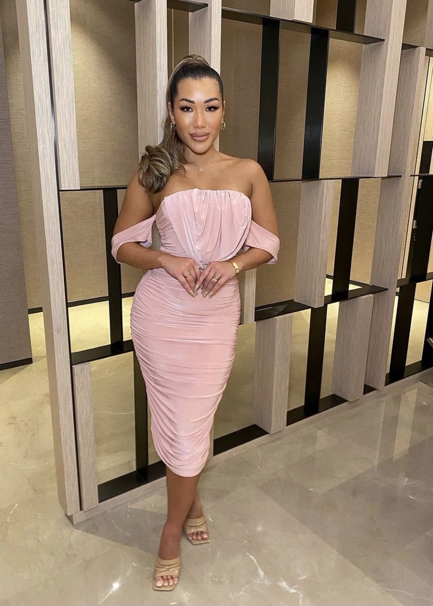 MissGCouture's tweet photo. #rsvp in style 💞 the  𝑹𝒐𝒔𝒆𝒂 dress is available in pink, white, nude &amp; black 😍 

https://t.co/iNal9czmNM https://t.co/ATd9K3piFs