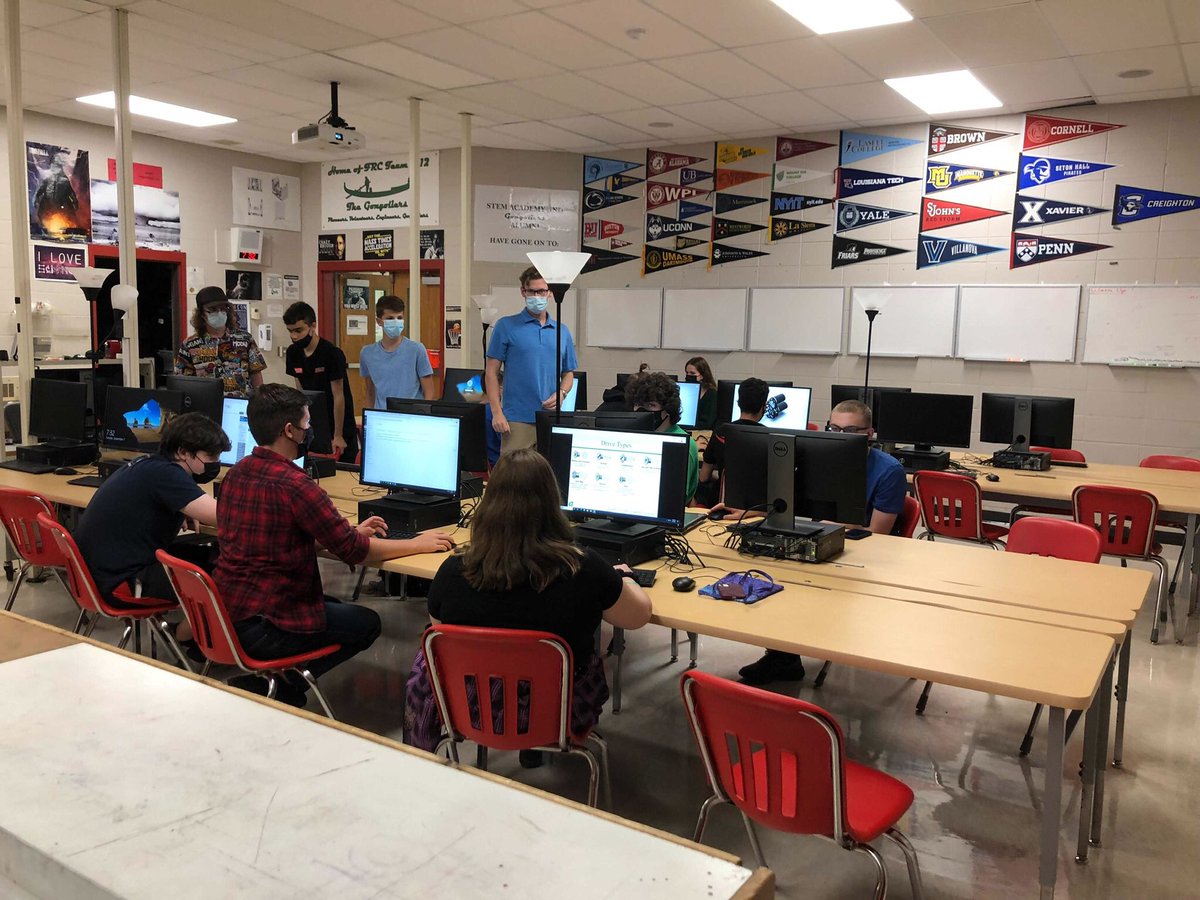 Gongoliers5112's tweet photo. Happy to be back at the lab in person! So excited for the upcoming robotics season! #omgrobots #FRC #FIRST #Team5112 #yayrobots #robotics #Gongoliers https://t.co/CJiZjkv7Tb