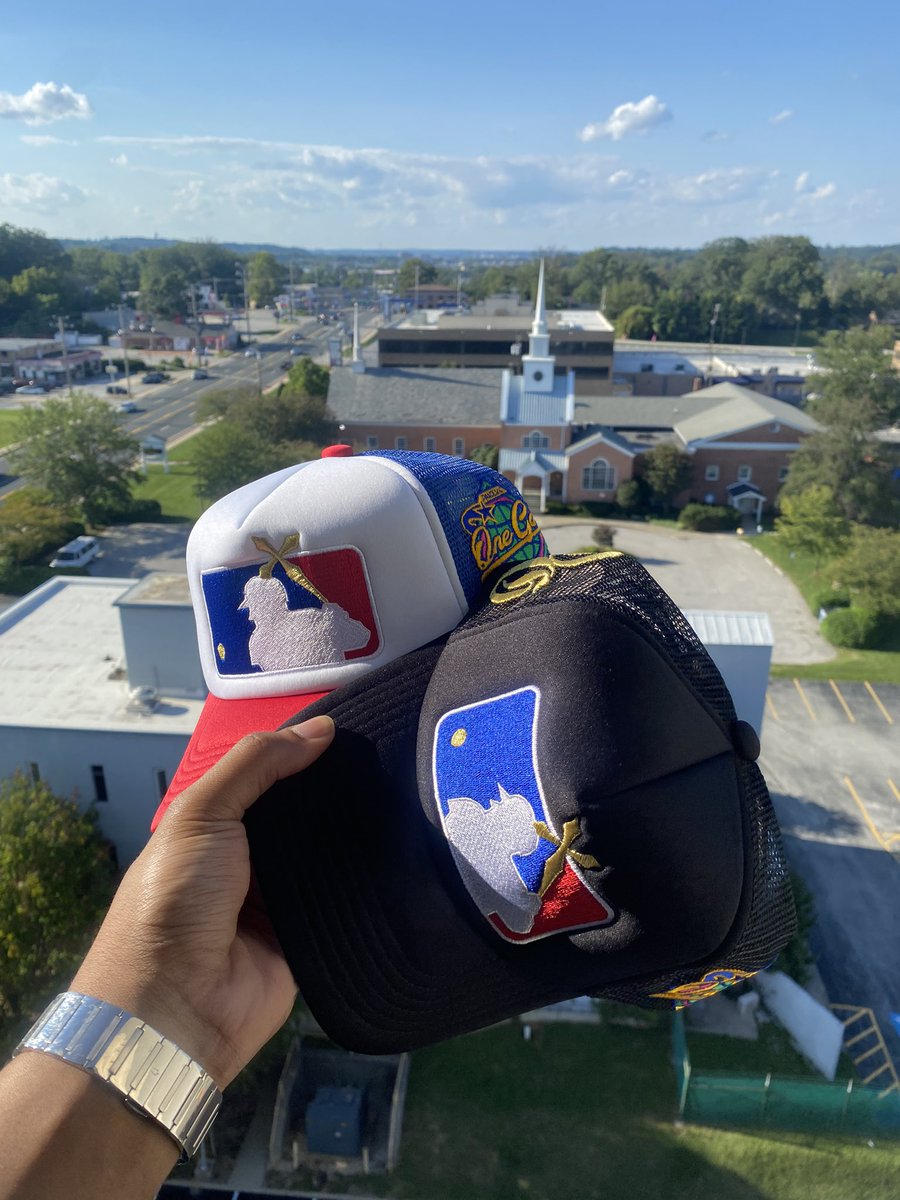 It costs $0.00 to retweet a black owned clothing brand ✨🌍🙏🏾