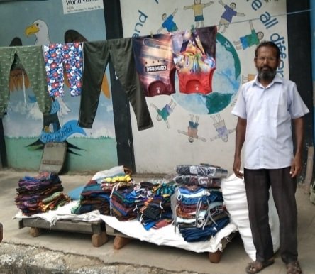 Kindly support the street vendor's son to complete his graduation - BCA

Target :40,000 per year
Raised : 1000

indiazakat.com/campaign/3096/…