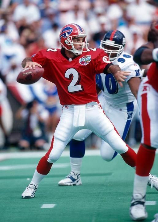 FB_Helmet_Guy X:ssä: 'Doug Flutie wearing his Patriots number with a Bills  helmet during the Pro Bowl. Guessing another AFC player was wearing his  Bills number.  / X