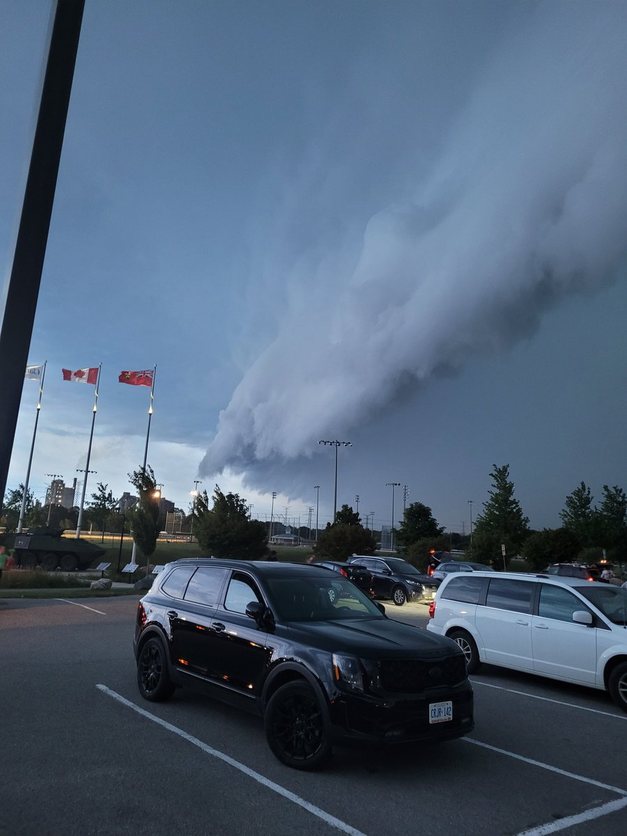troughguy1's tweet photo. @weathernetwork Bowmanville an hour ago.. https://t.co/4eb725yE0h