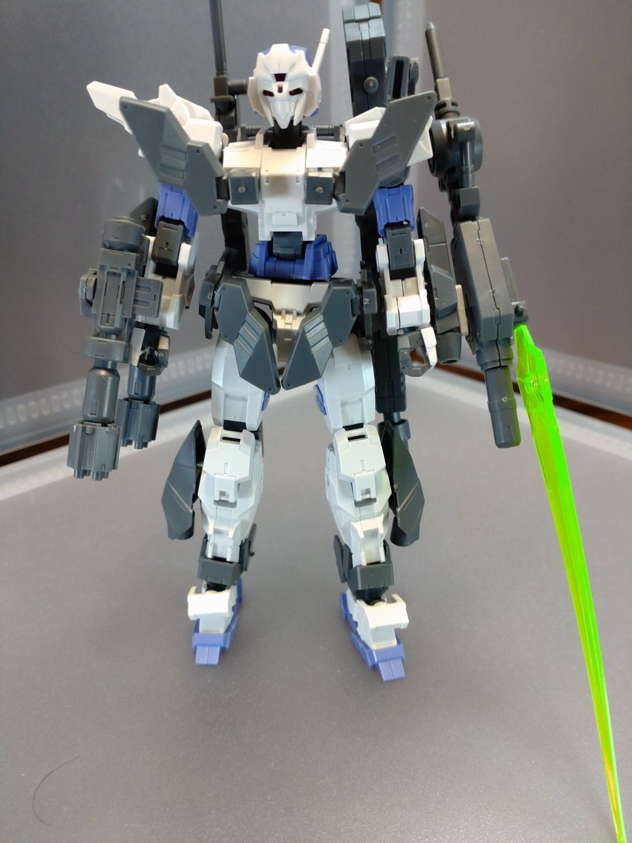 LECROSSBONES's tweet image. #30MM
ウルフアイズ
特務部隊　眼〈アイズ〉隊の火力部隊隊長
作戦、戦況、補給状況により姿は一定しないがパイロットの好みにより左腕に近接武器、右腕に射撃武器の構成で出撃することが多い