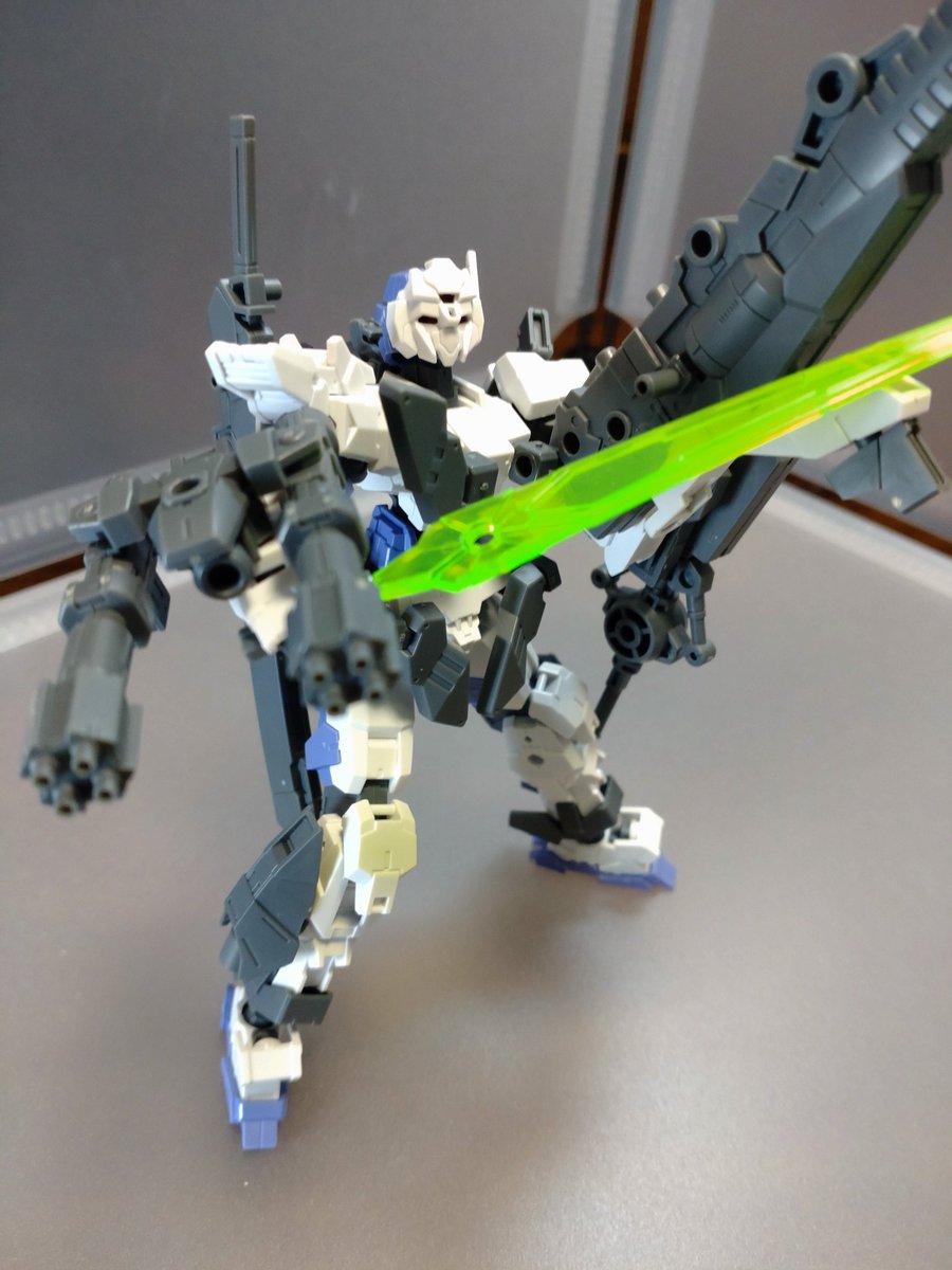 LECROSSBONES's tweet image. #30MM
ウルフアイズ
特務部隊　眼〈アイズ〉隊の火力部隊隊長
作戦、戦況、補給状況により姿は一定しないがパイロットの好みにより左腕に近接武器、右腕に射撃武器の構成で出撃することが多い