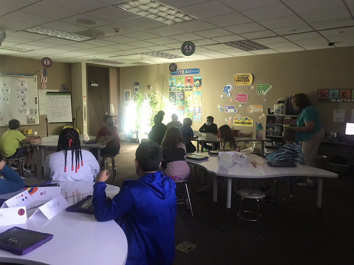 SFE_3820's tweet photo. Mrs. Rubin’s class watching a quick video about a bridge before they set off to build one. #sfestem #wearewayne #stoutfieldgood https://t.co/kfnxmJhIkn