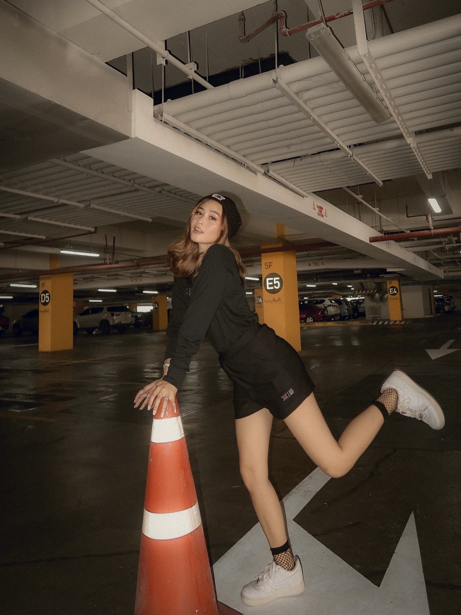 OXGNFASHION's tweet photo. All about that Zoldyck supremacy⚡️ #HxHxOXGN

📸 #SpottedInOXGN: @hannahlladoc wears the Zoldyck Long Sleeve Tee (P599) and Shorts With Graphic Print (P599) with the Hunter Association Beanie (P349).

🔗 https://t.co/ODAHOEIq7K https://t.co/0B6BFTW88r