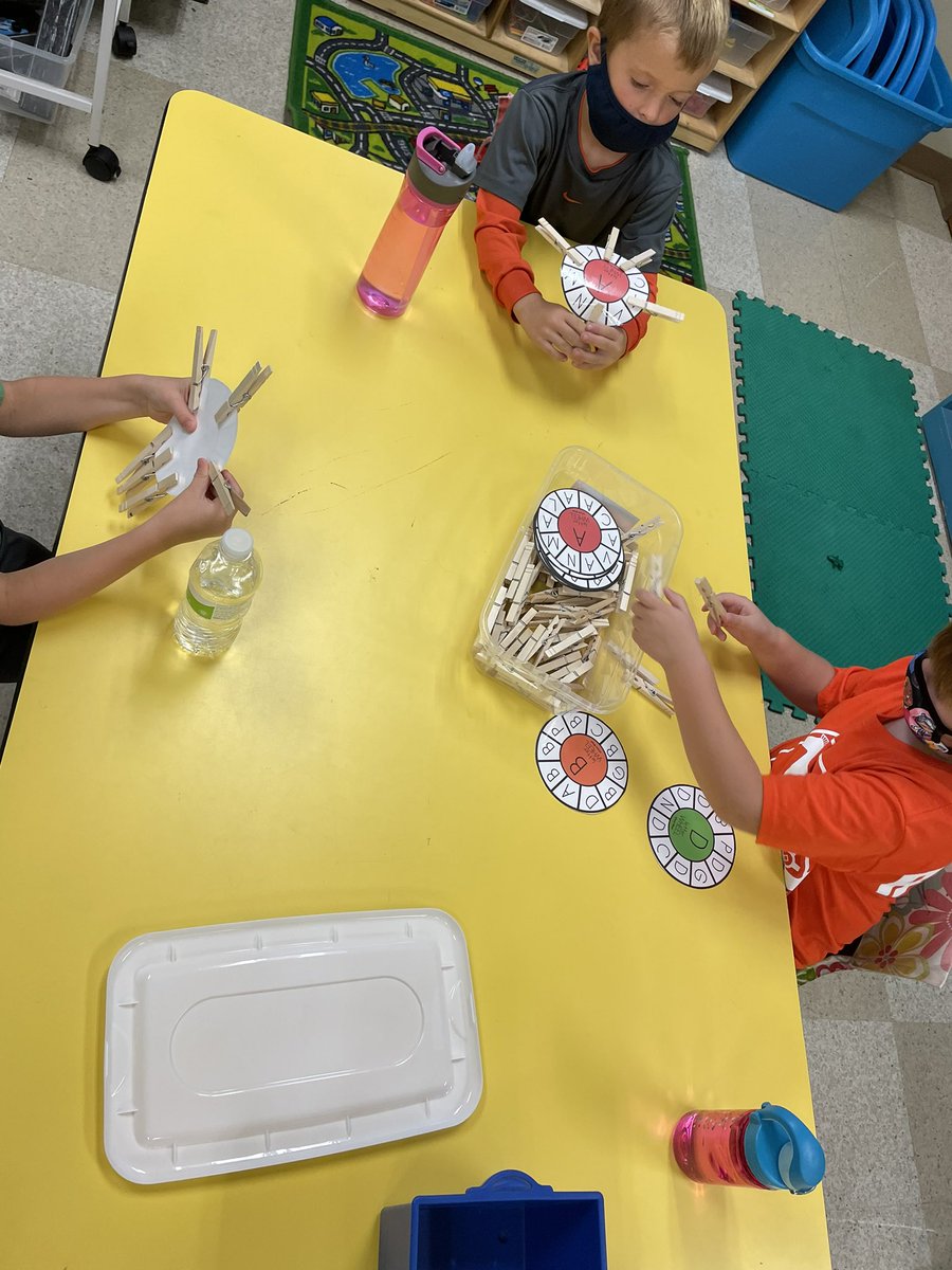 MrsManecke's tweet photo. Kindergarten letter stations last week!  Keep practicing those letters and sounds! #rowvastrong #rowvaelem https://t.co/8b0T2zNPhB