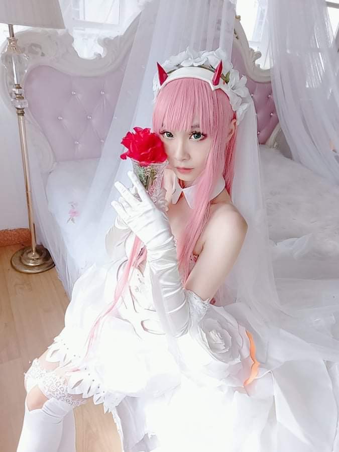 RinaCosplay's tweet photo. อรุณสวัสดิ์ นะ 🤍 #zerotwocosplay #ZeroTwo #CosplayerTH #cosplay https://t.co/TO1KY2VaEp