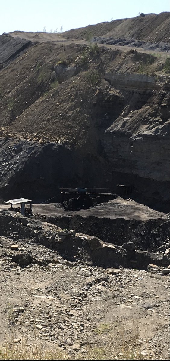 Reportan 4 mineros atrapados. Ya avisamos a la STPS en Sabinas. De ser cierto sabremos quién es y sinoe vende a CFE. Seguiremos informando.