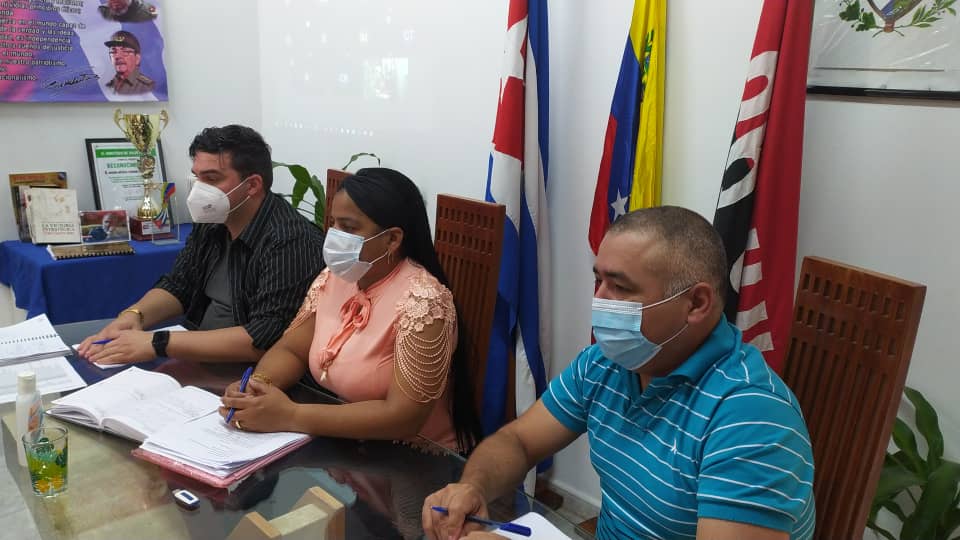 CubaVa_Bolivar2's tweet photo. Se desarrolla en el día de hoy en la coordinación del Estado Bolívar, reunión del Grupo de Trabajo Estadual, con la presencia de los jefes de GBT y el acompañamiento del Dr. Adán Villavicencio Guzmán jefe de la misión en el estado.
#CubaCoopera
@Cubacooperabol2
@AnayansyPR https://t.co/MqZYs8lMox