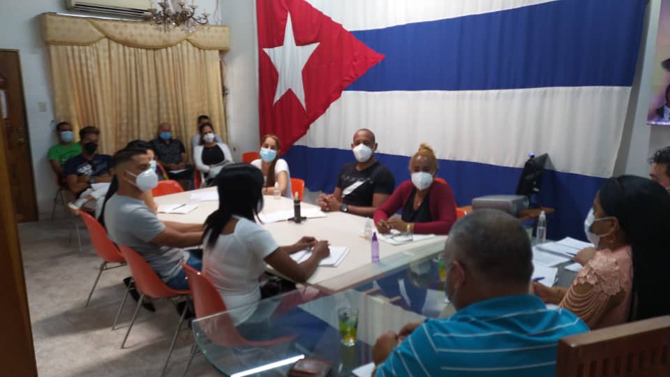 CubaVa_Bolivar2's tweet photo. Se desarrolla en el día de hoy en la coordinación del Estado Bolívar, reunión del Grupo de Trabajo Estadual, con la presencia de los jefes de GBT y el acompañamiento del Dr. Adán Villavicencio Guzmán jefe de la misión en el estado.
#CubaCoopera
@Cubacooperabol2
@AnayansyPR https://t.co/MqZYs8lMox