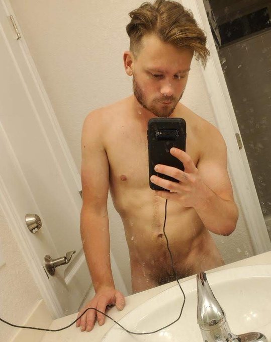 link in my bio to watch him cum on my face 😛 https://t.co/ISeqbkNGaD