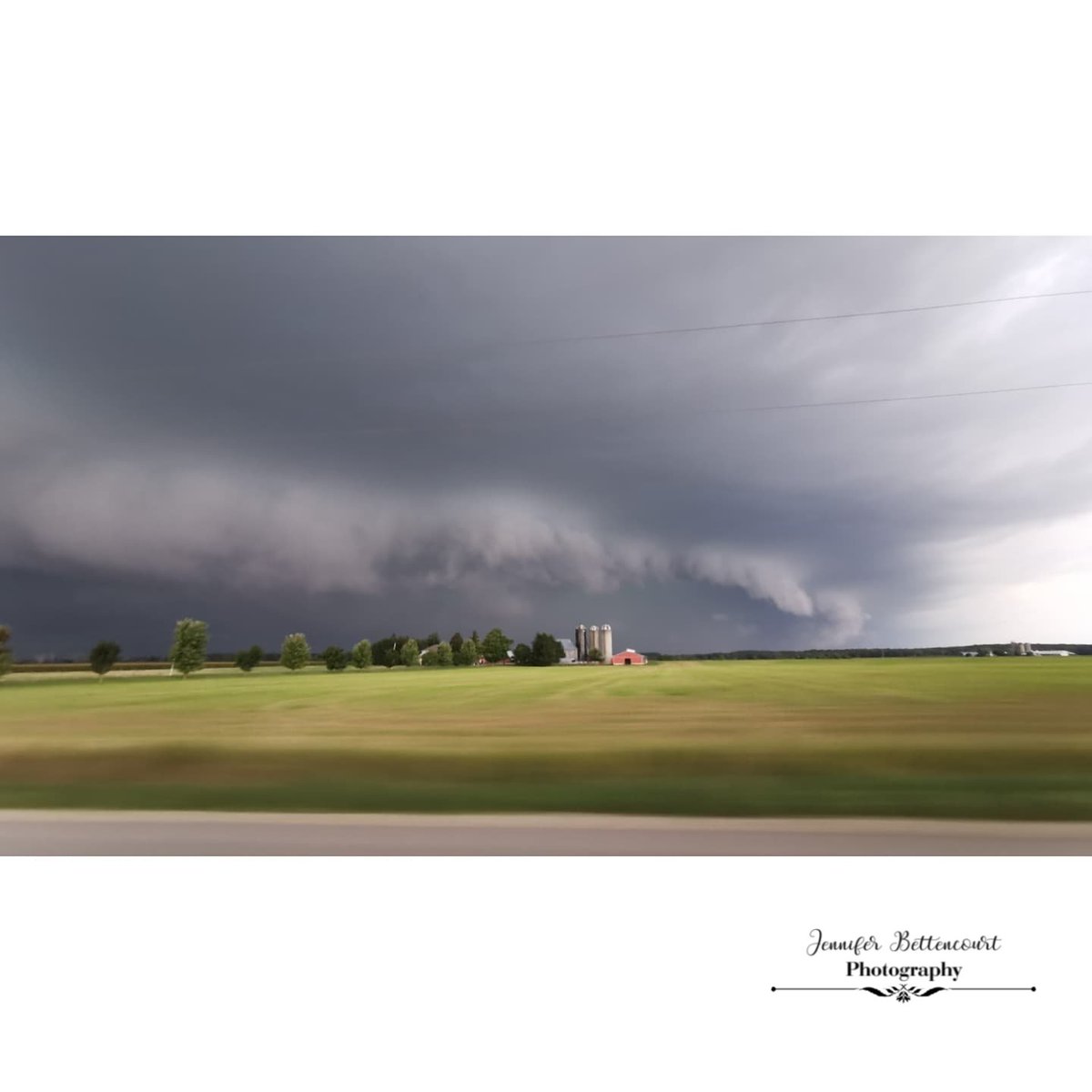 jenlovebug7's tweet photo. This was few hours ago. Crazy scary! #ONstorm #GrandValley #scarystorm @breakfasttv @CityNews https://t.co/WiiJbnnGlh