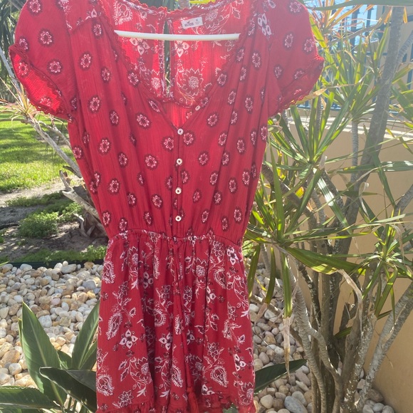 So good I had to share! Check out all the items I'm loving on <a href="/Poshmarkapp/">Poshmark</a> #poshmark #fashion #style #shopmycloset #americanrag #celebritypink #hollister: posh.mk/ZUgSaGn7mjb