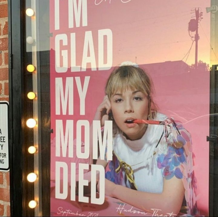 jennettemccurdz's tweet photo. Who else agrees that they should add @jennettemccurdy's show "I'm Glad my Mom Died" in @netflix? #JennetteMcCurdy https://t.co/pTfT5qRl3M