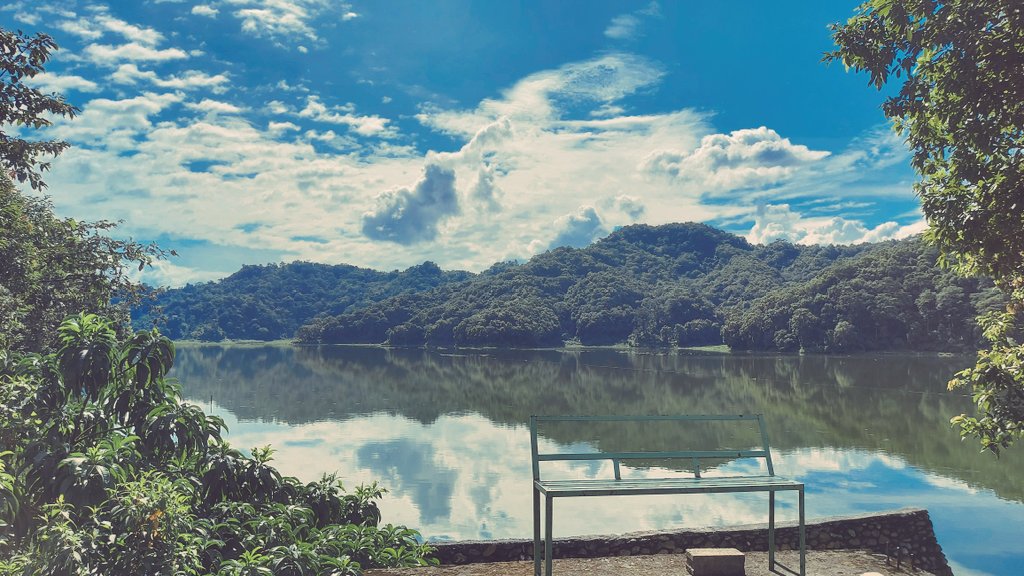 PremPahchu's tweet photo. आउनुहोस् यो प्रकृतिको यो सुन्दर ठाउँमा बसेर गफ गरौं 🙏
#रुपाताल #rupalake #pokhara #Nepal #landscape #travelphotography #naturebeauty https://t.co/S1qZICDcoS