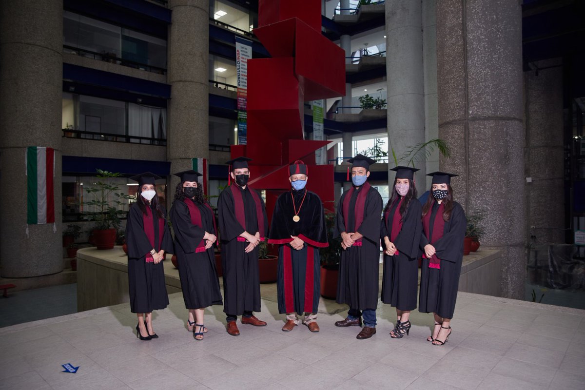 RiveraDommarco's tweet photo. Qué gusto ser invitado a tomarme estas fotografías con la generación de jóvenes graduados del Doctorado en Nutrición. 

Es un orgullo que personas tan talentosas egresen del INSP. Recuerden que el @inspmx siempre será su casa.

Mis mejores deseos para ustedes. https://t.co/inivP9yw5M