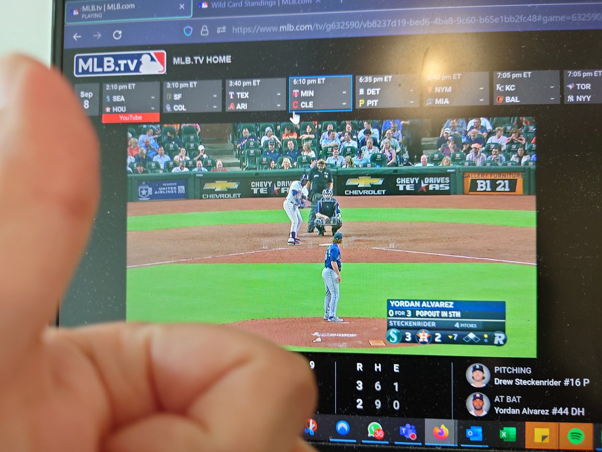 chunny_1102's tweet photo. Loving Wednesday morning game days! @Mariners #whereiroot #rootingfrommalaysia #wfhperks https://t.co/TcX1qpwjWi