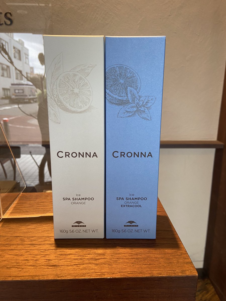 ◎9月限定◎
今年の夏大人気のCRONNAアイススパシャンプーが特別価格にて販売中！
税込2,420円→2,000円
約20％オフと大変お得です🤑♪
カラーの褪色を抑えて頭皮もスッキリ🧖‍♀️✨✨

#Grand_Hearts #アイススパシャンプー　#CRONNA #炭酸シャンプー