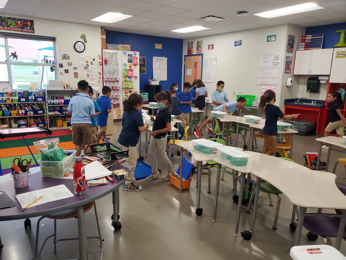 RaquelEspy13's tweet photo. My Roos became a human number line today💙 They received number cards and put themselves in order from greatest to least, each representing a whole number on a given point. Then, we shuffled our cards and made a new number line. #RoosRiseUp #UESRooNation #LotsOfHandSanitizer https://t.co/9U3TZrTQN9