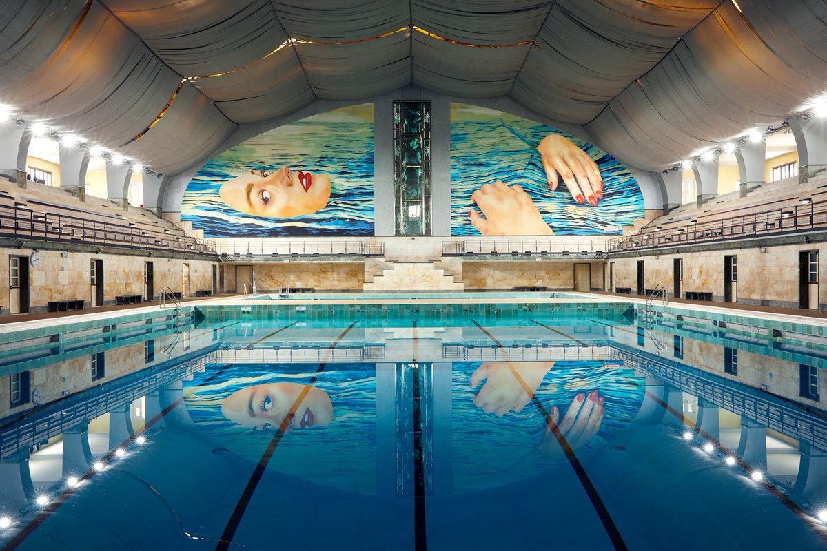 ErsiliaGennarel's tweet photo. "Be water" by Maurizio Cattelan e Pierpaolo Ferrari
#DesignWeek2021 #fuorisalone
È un murale di 246 metri quadrati di superfice dipinta nella piscina Cozzi di viale Tunisia, 35 a Porta Venezia, Milano https://t.co/hWPjiHViQh
