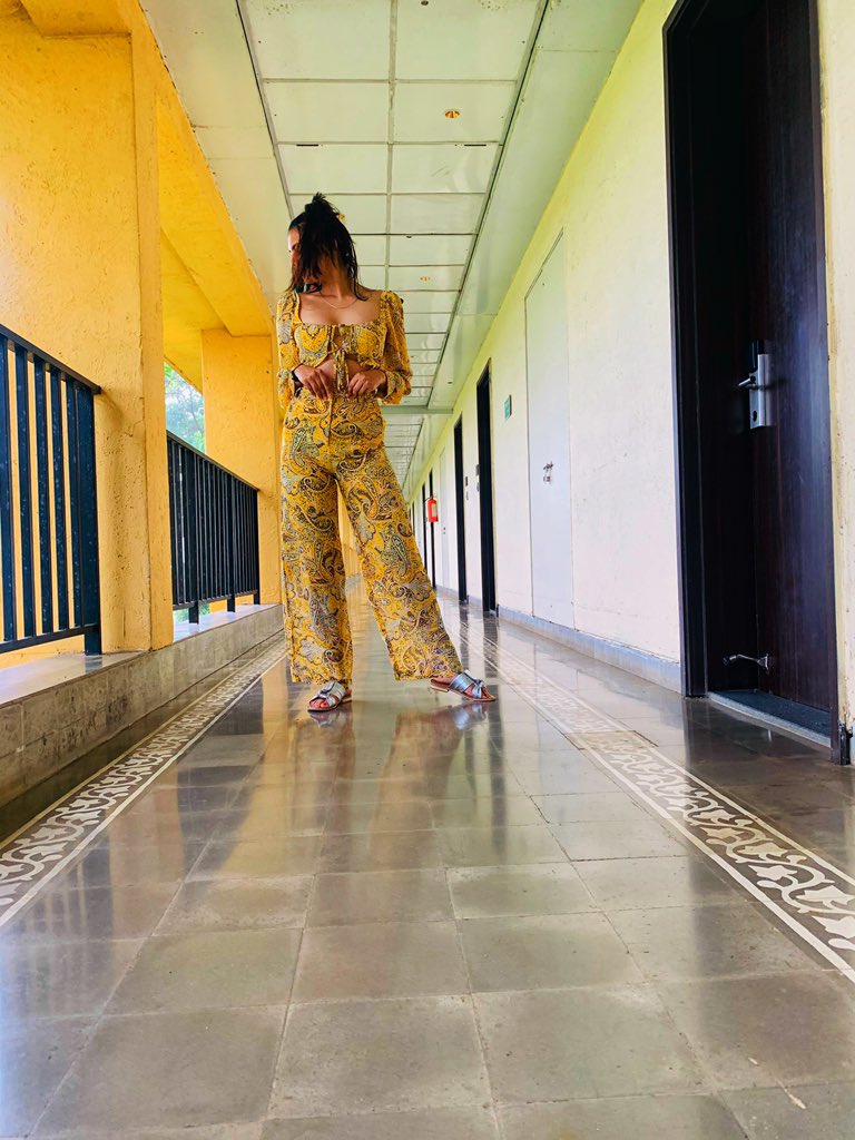 LekhaPrajapati's tweet photo. ना ढ़ूढ़ तू किसी को किसी में!
पहले खुद को ढ़ूढ़ खुदीं में......

Wearing @hersheinbox 
#hersheinbox 

#getaway 
#lekhaprajapati
#igatpuri https://t.co/ee1gVVEKax