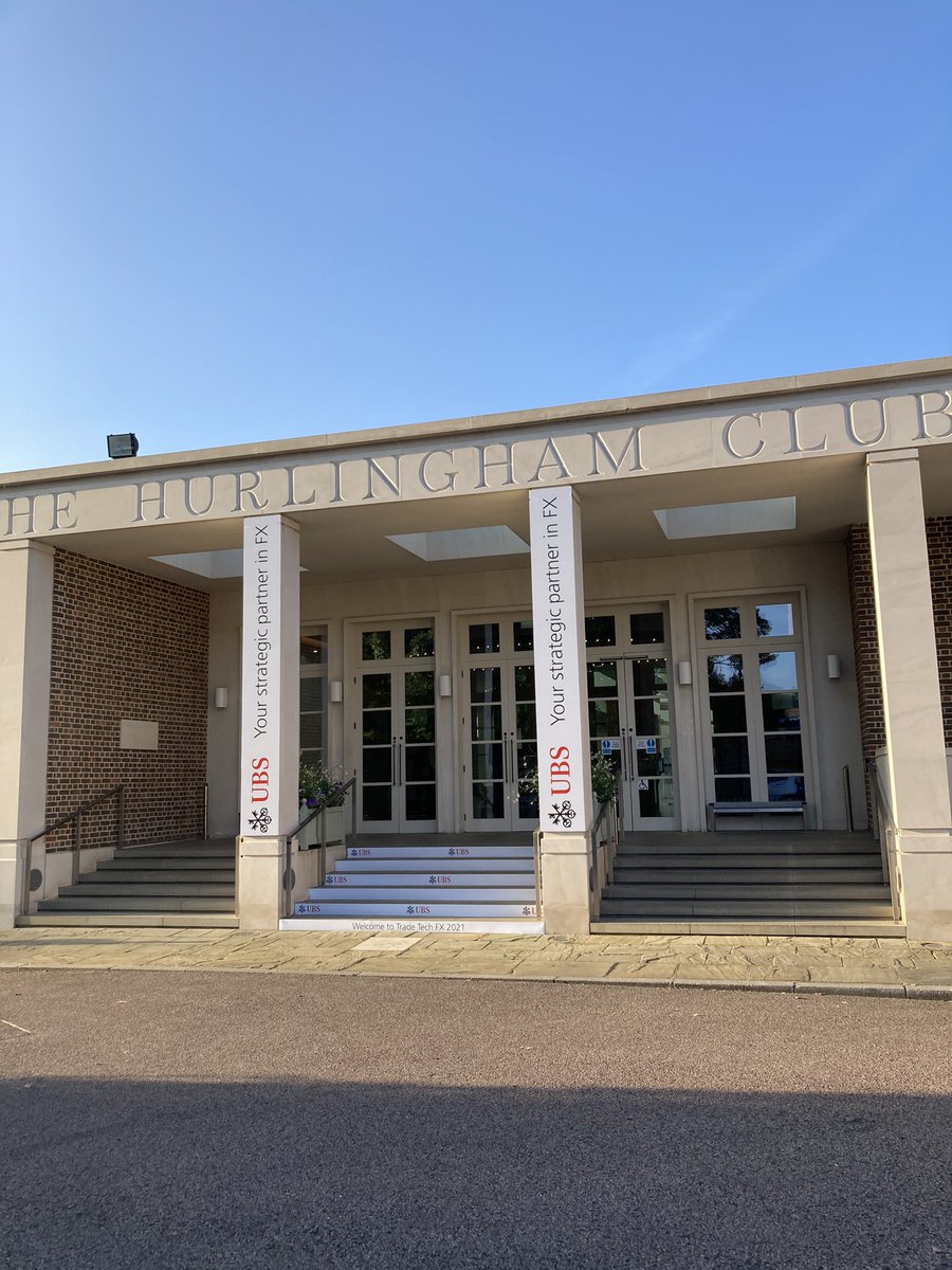 MarketBlondes's tweet image. Bright sunshine descending on the #TradeTechFX conference as I go in to chair to 200 people in person and 400 joining online!! 😱