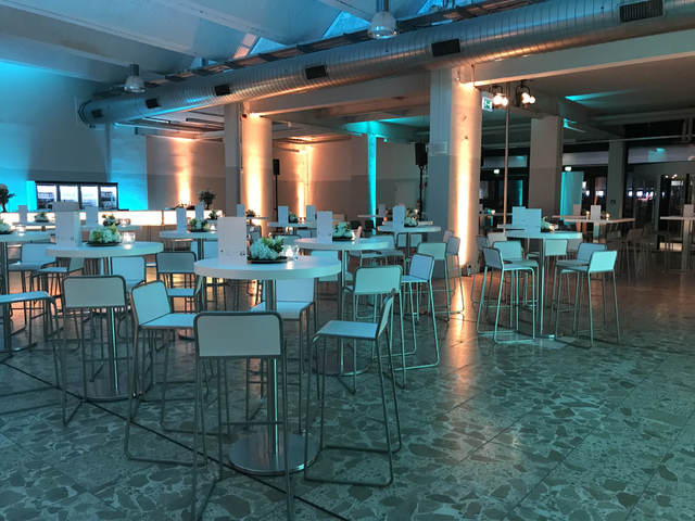 LeipzigTourist's tweet photo. Nachhaltig veranstalten? Am @LEJ_Airport ist's möglich:
🌱 Anreise mit ÖPNV
🌾 regionale Caterer
🌿 hybride Fahrzeugflotte
🌳 grüne Energie
Erfahrt mehr zum Konzept unseres Partners hier 👉 https://t.co/oz7AoLPTj8 @GCB_Deutschland #meetleipzig
© Flughafen Leipzig/Halle https://t.co/ZIHRMkIhY2
