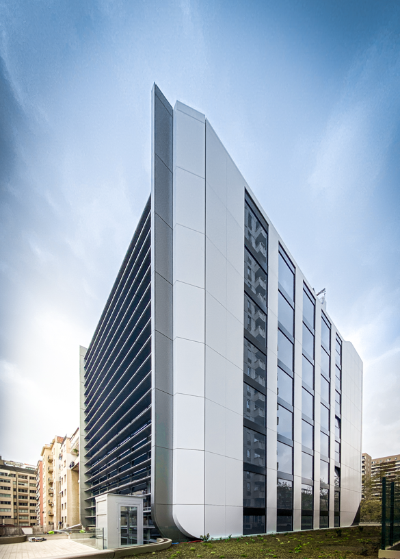 La premiada remodelación del edificio #D525 ha sido realizada por la firma <a href="/sanzpont/">sanzpont</a> bajo el concepto de rehabilitación sostenible, con el objetivo de reducir su impacto ambiental. En nuestro blog os explicamos todas sus características: bit.ly/3DW19ke