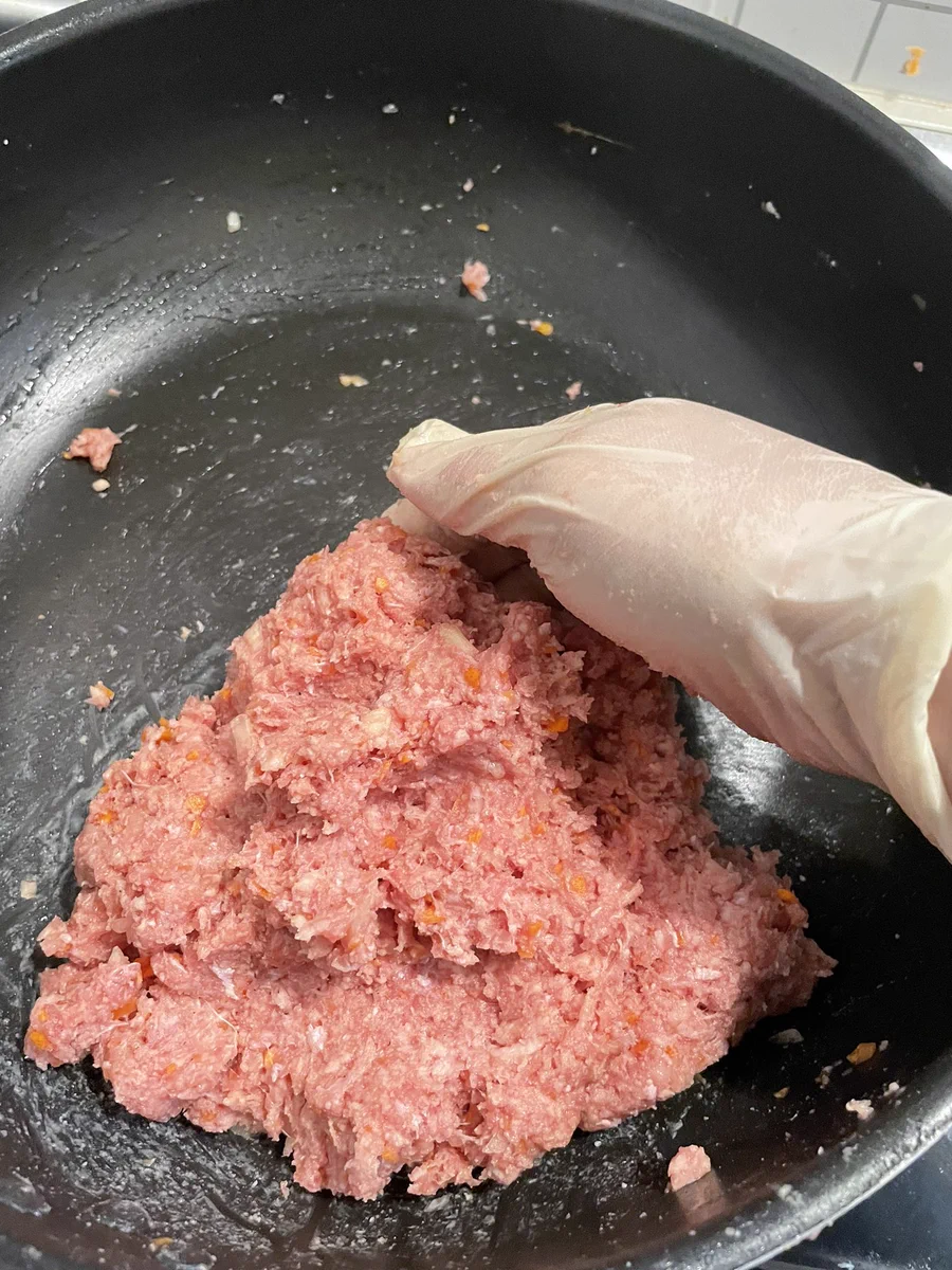 洗い物が減るハンバーグの作り方！フライパンの上でこねたらやくだけ