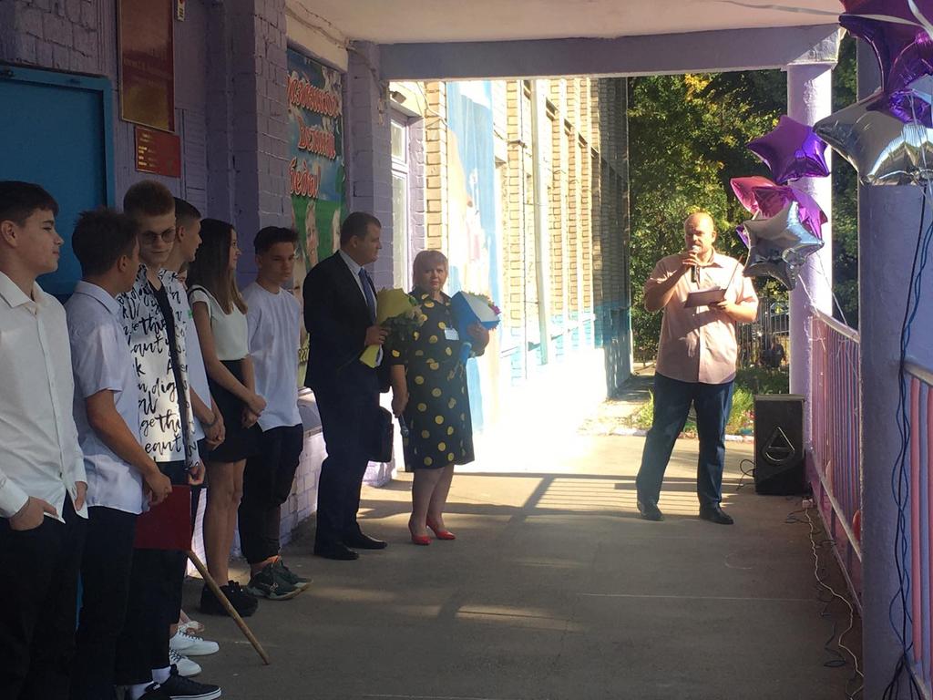 Дорогие друзья! В связи с плотным графиком, совсем не было время поделиться впечатлениями и поздравить с 1 сентября всех школьников, учителей и конечно же родителей!
Спасибо за приглашение школы № 87 на линейку 1 сентября.