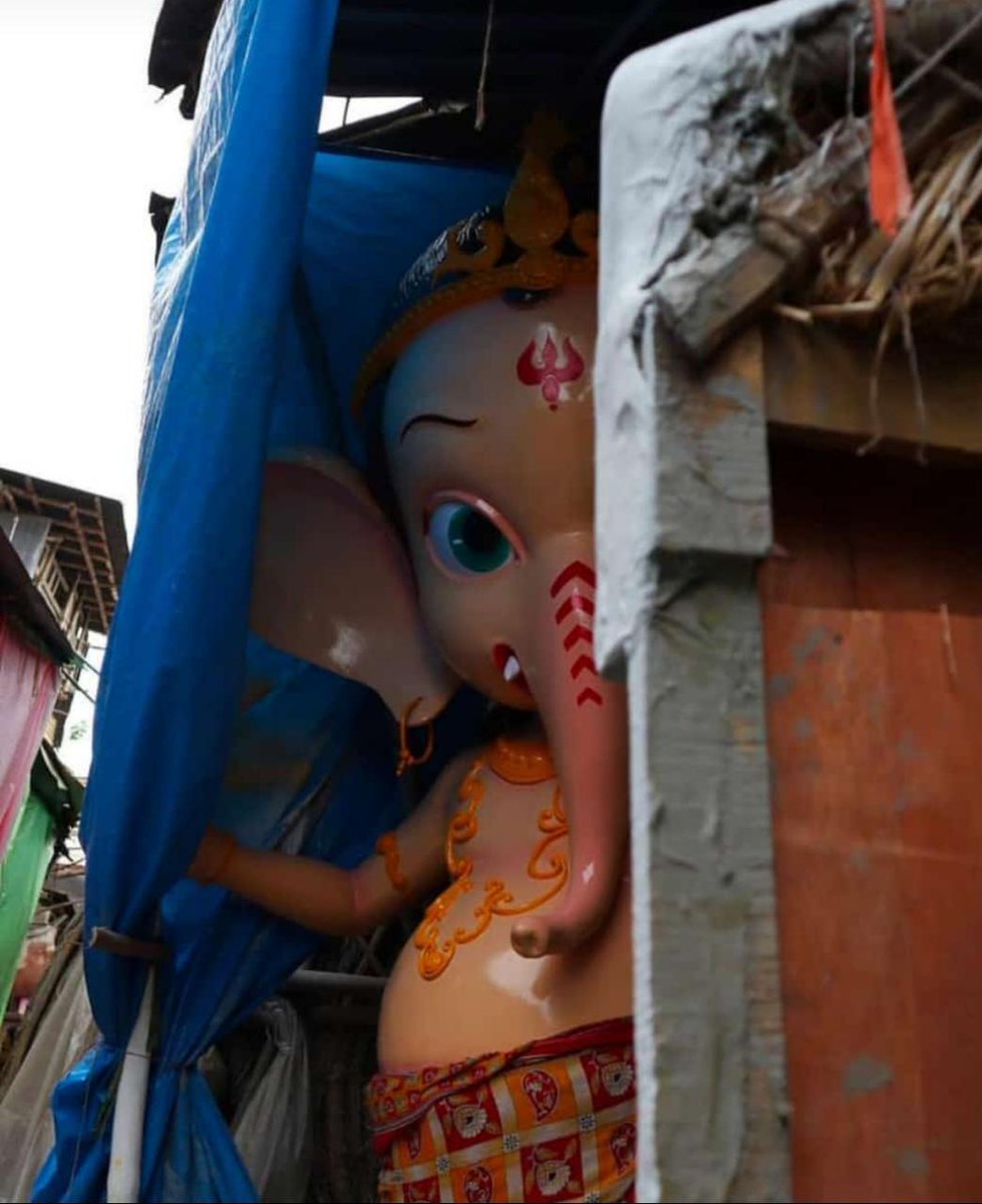 biharigurl's tweet photo. May I come in ?? #GaneshChaturthi https://t.co/Oj40mAeGpt
