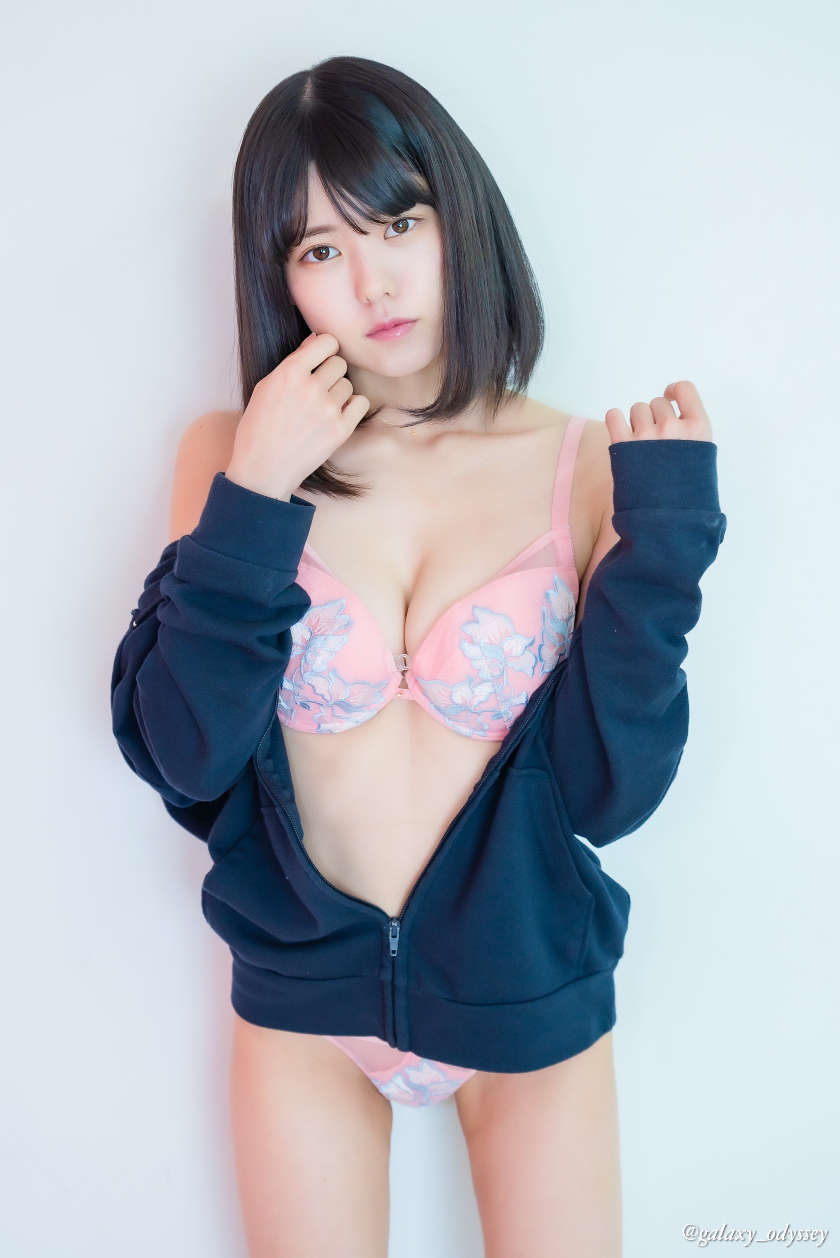 羽佐美  / X