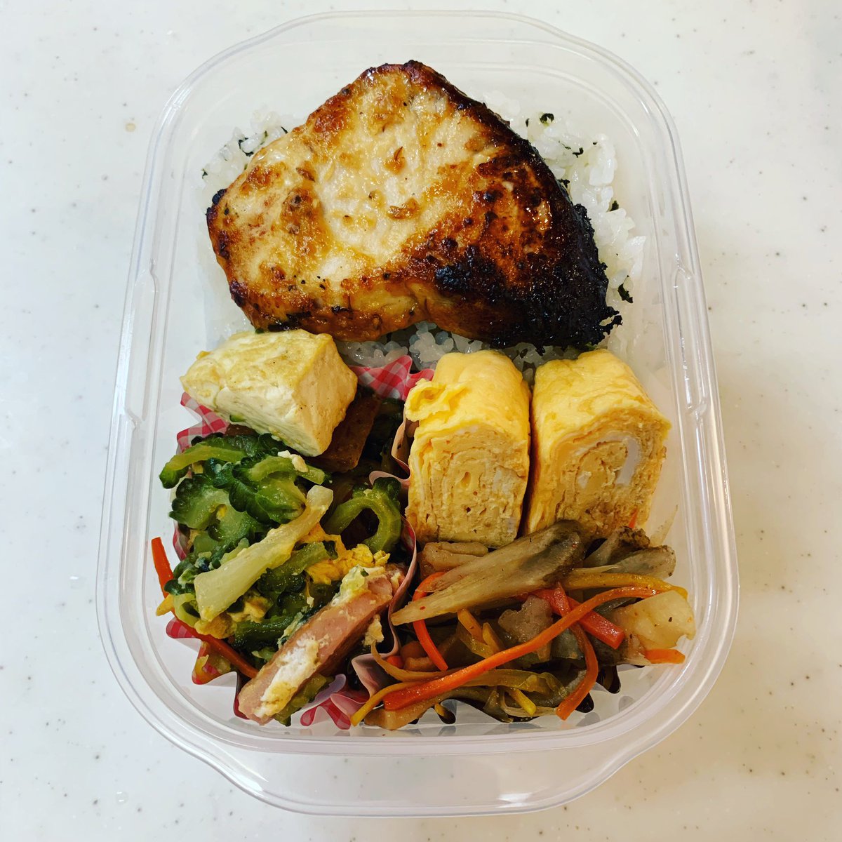 Imu 今日の主菜はカジキの味噌マヨ焼き カジキってパサパサするイメージだったけど 漬け込んであったからか しっとり美味しかった 詰め方がマンネリ化してきました お弁当 サラメシ カジキの味噌マヨ焼き 卵焼き ゴーヤーチャンプルー