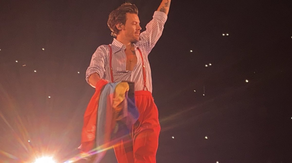 michtommo28's tweet photo. mi papi levanto las banderas por mi<3 https://t.co/eoAL4Dn22r