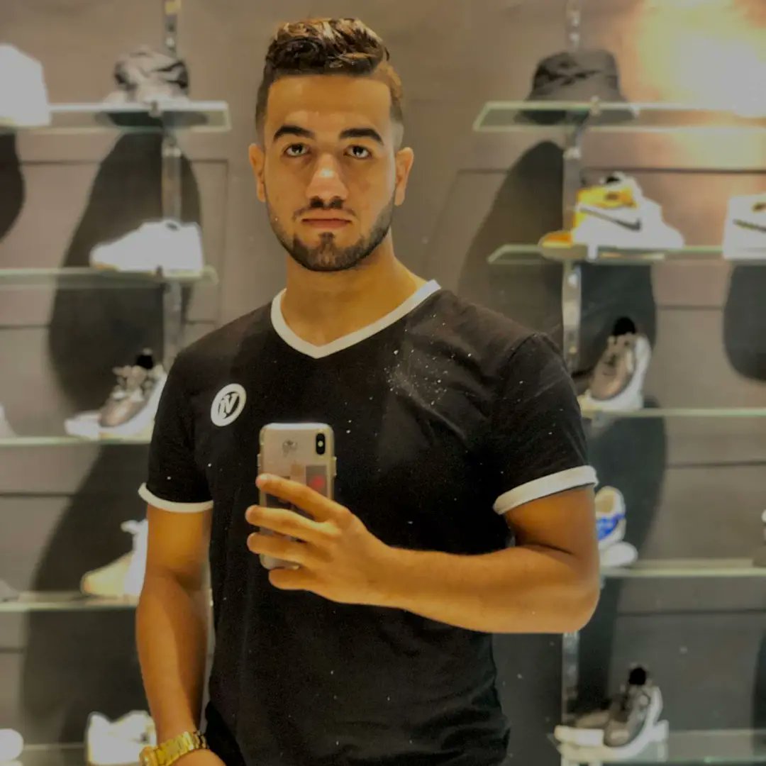 ثق بنفسك فكلام الناس لا ينتهي😐