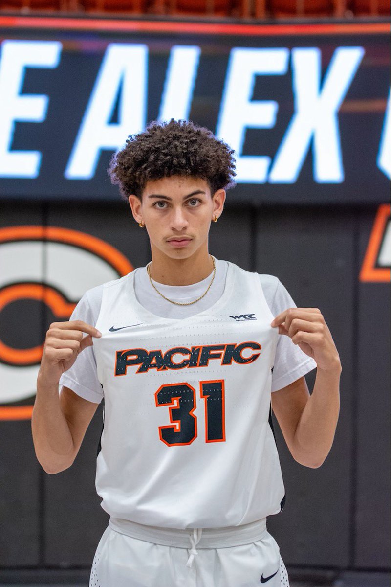 _mbyrd21's tweet photo. Hometown Hero???? Thank you to Coach Perry and Coach Newman for the invite to campus for an unofficial visit!! How is it looking tigers? 🧡🖤 @PacificMensBB 
@CByrd44 
@TrojansLHS 
@wceua https://t.co/j9dWX0RlHV