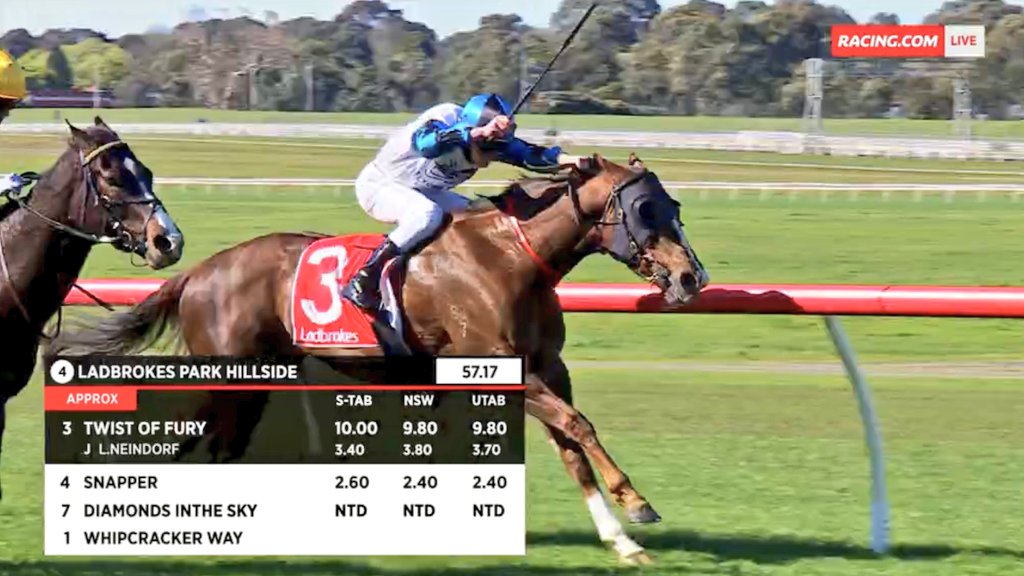 Twist Of Fury too good in the end to hang on from a fast charging Snapper! @brideoakeracing