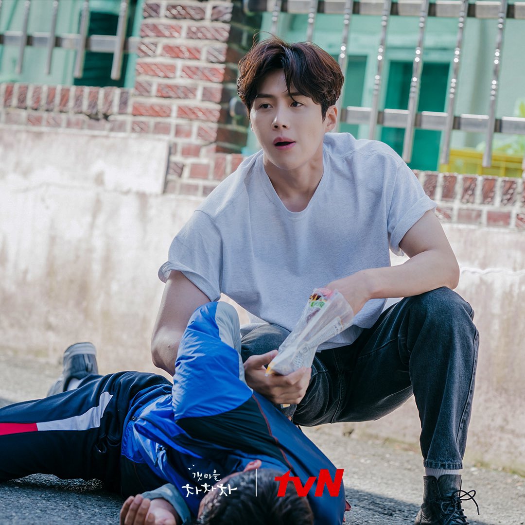MrsHong__'s tweet photo. Notable cameos in #HometownChaChaCha:
1. #HanJiPyeong
2. #GoJiSeok
3. #OhJinKyu
Will we get the complete #KimSeonHo set? 😂😍 https://t.co/hQZJqwLiBa