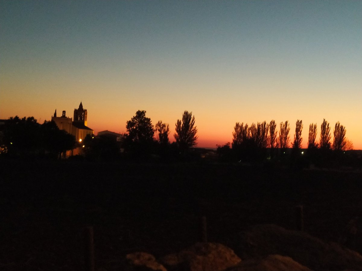 ... "Somos los hijos del gran Pizarro, los hijos somos de Hernán Cortés; y en nuestro pecho, noble y bizarro, un alma late que fuego es"...
#FelizdíadeExtremadura 💚🤍🖤