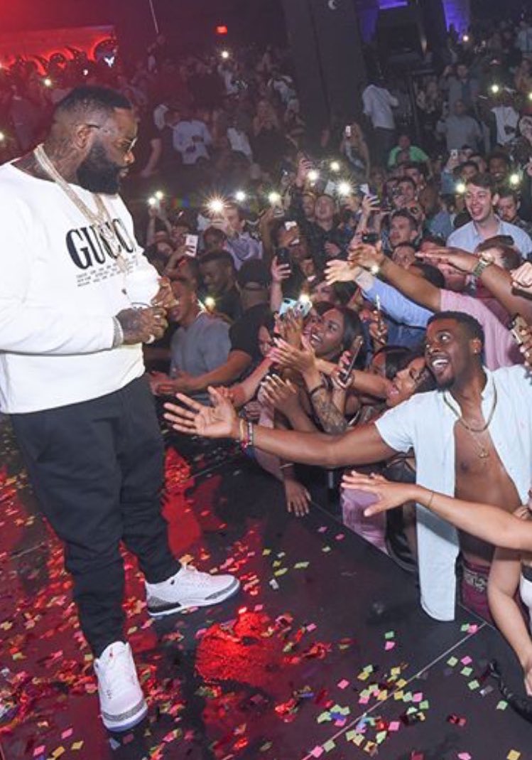 lordtaylorvb's tweet image. .