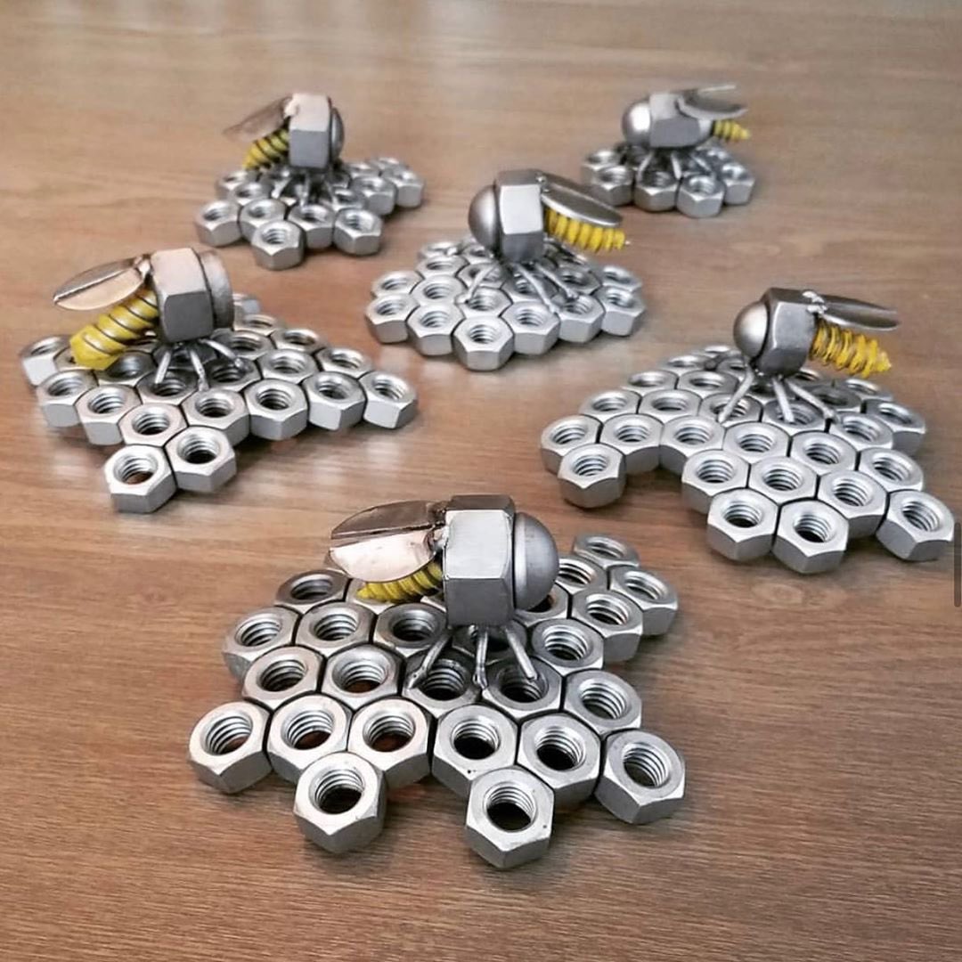 engineers_feed's tweet image. Metal artist Matt Retzlaff was a busy bee when he created these.