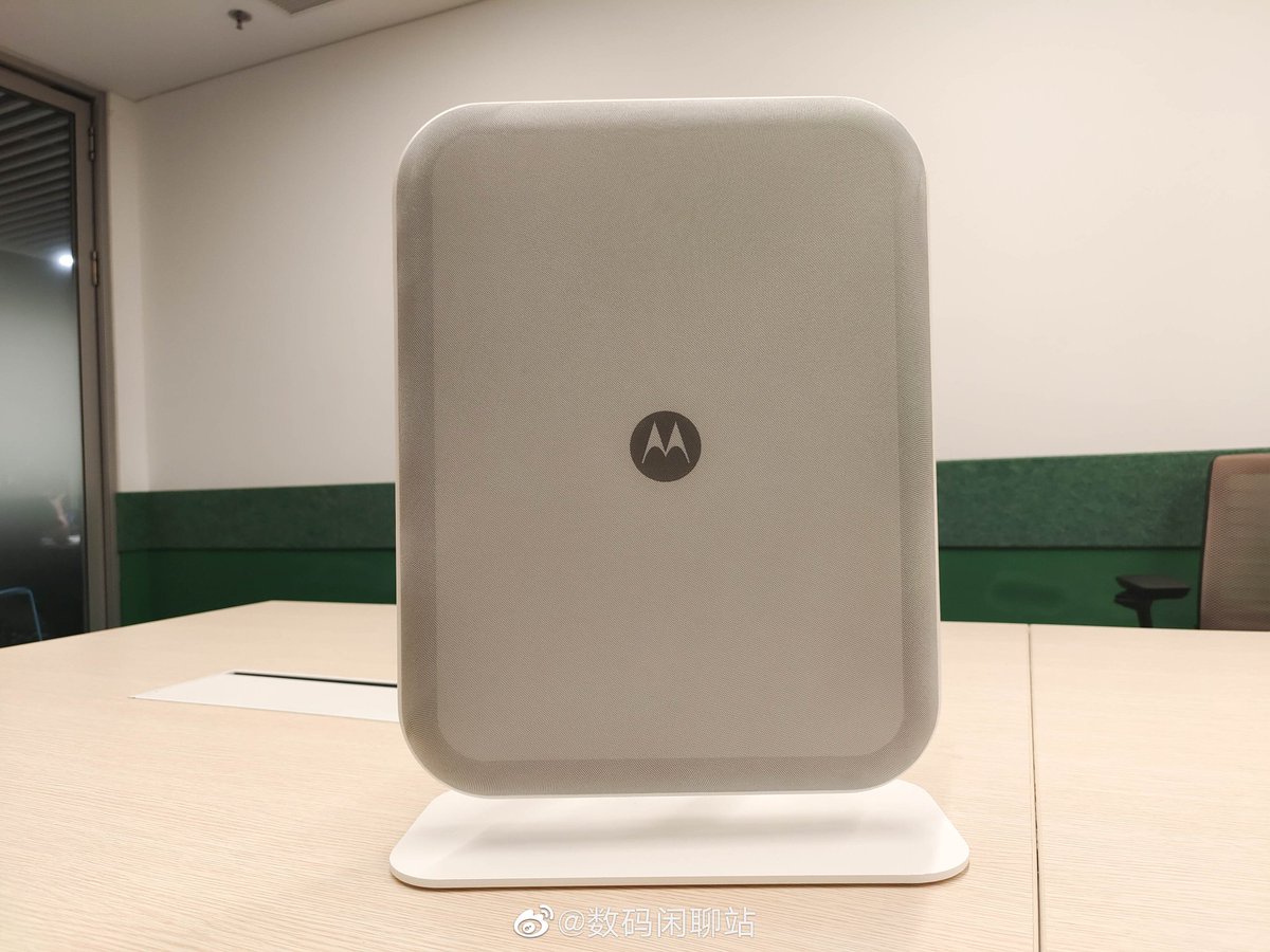 Techway0's tweet photo. This is Motorola's Air Wireless Charger - Can Charge 4 Devices within the range of 3 Meters at 5W. #MotorolaAirWireless #AirWireless #Motorola
Credit: Weibo https://t.co/HJDKTBeBrR