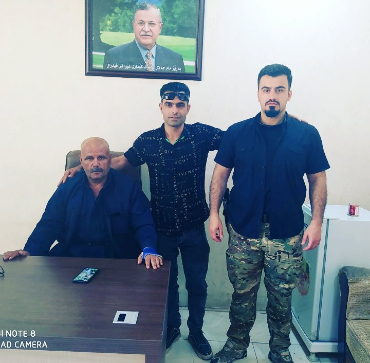 ئيمرو لاي به ريز فرمانده ي فه رمانده ي هيزه جك داره كاك فيريق روكن مه ريؤان حمه ومين حوسني هه مه وه ندي 
ئه م وينه يش له گ ل كاك باوان و كاك ريبوار جاويان ماج ده كه م 😍💜💜💜