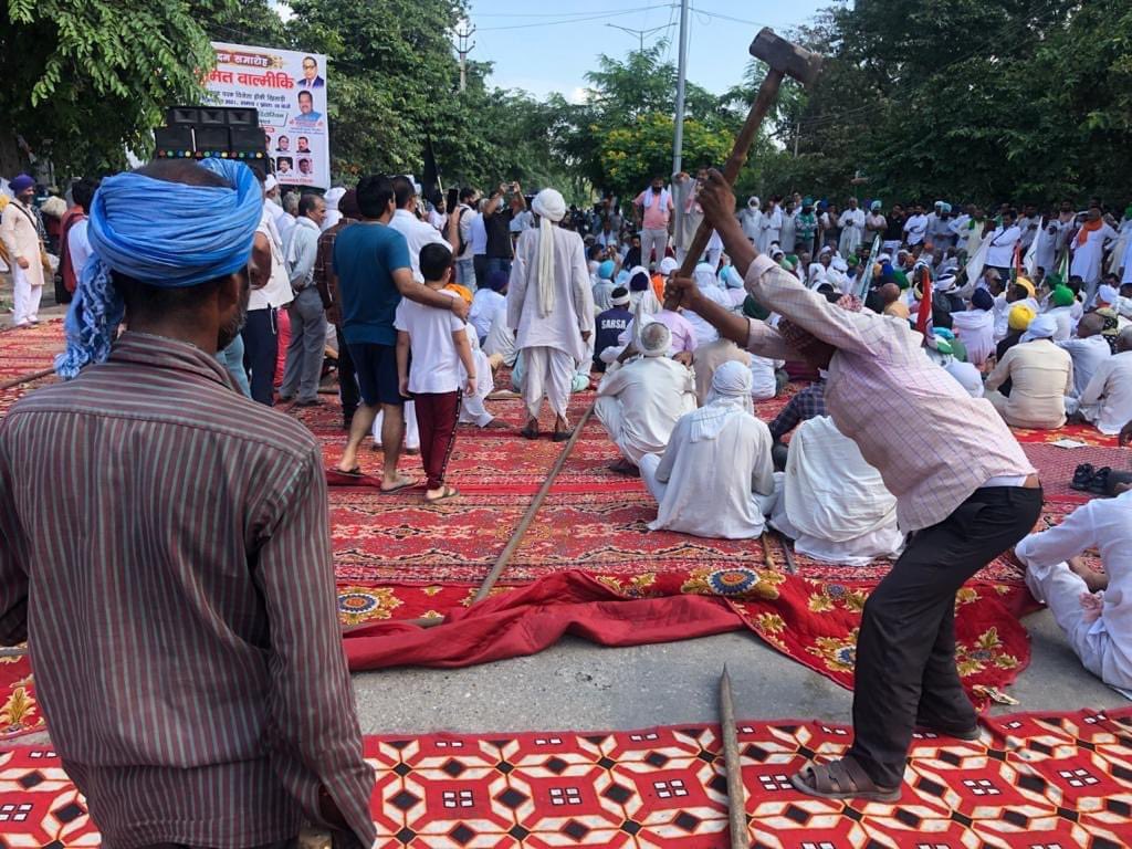 Tractor2twitr's tweet photo. ਪੱਕੇ ਮੋਰਚੇ

#JusticeForKarnalFarmers https://t.co/OzMS5HCkHM