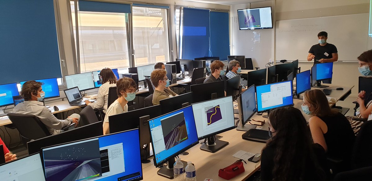 Reproducible research in action during the #RINGMeeting trainings : Enrico Scarpa shows how to compute streamlines in a simple point bar formed by 3 #meandering #channels.
<a href="/ring_team/">RING</a>