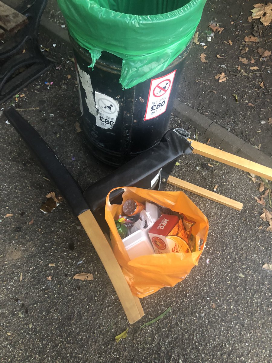 5 minute litter pick in #grangegardens including 46 nitrous oxide canisters and a broken chair. Lots of broken glass on the path too this morning that i couldn’t pick up. 
<a href="/TidyGrangetown/">Keep Grangetown Tidy</a> <a href="/grangecardiff/">Grangetown community</a> @Grange_Pavilion