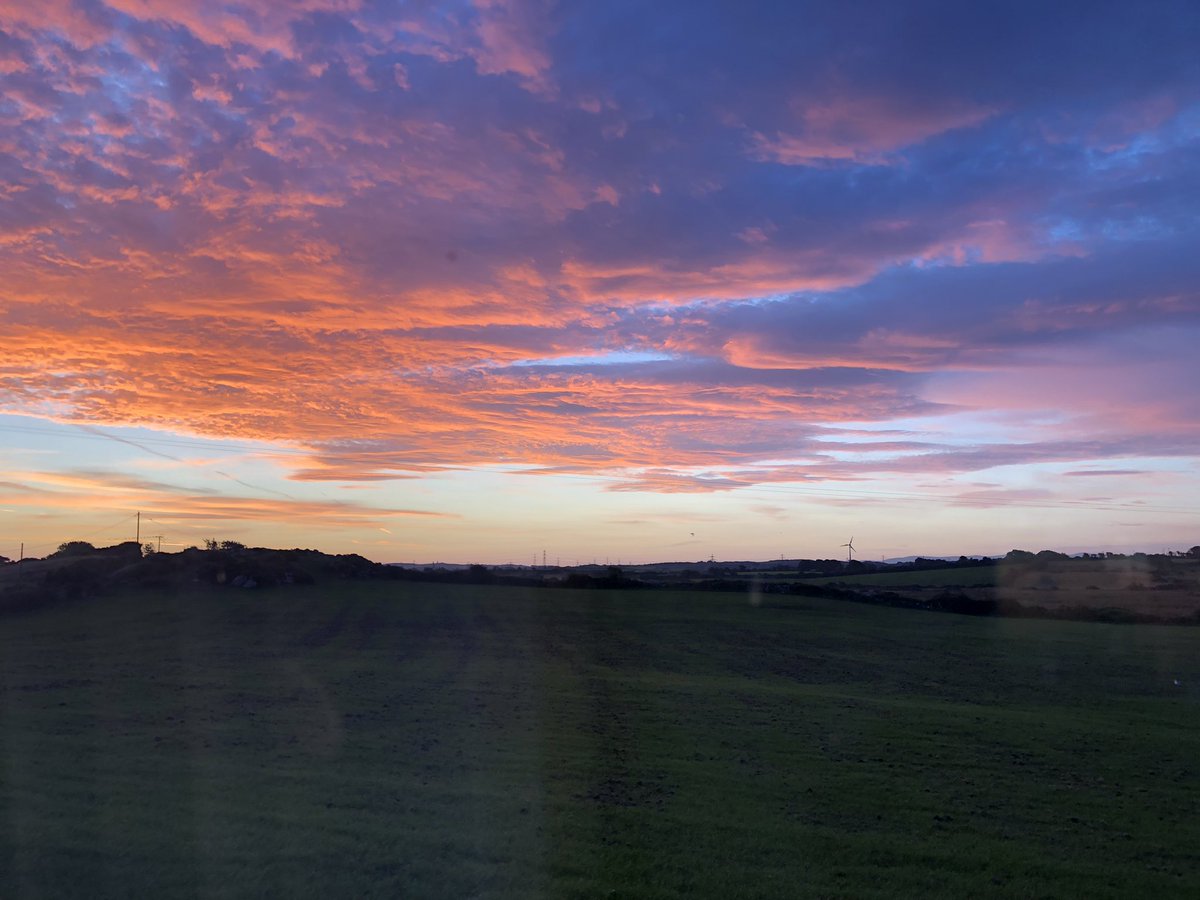 Joliz65's tweet photo. What a sky #llanfechell #anglesey #sunrise https://t.co/0Sofede4Jn