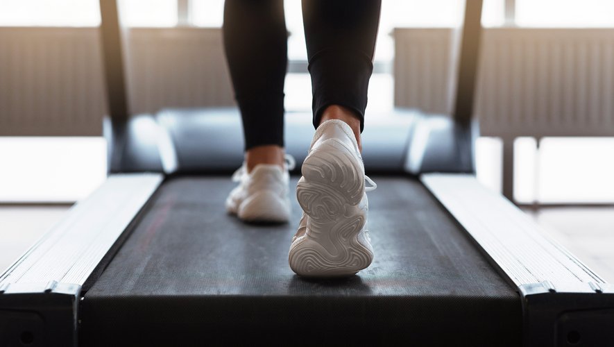 AmpuisCurves's tweet photo. La routine 12-3-30 s'installe sur le réseau social Tik Tok. Basé sur la marche, avec une inclinaison de 12%, cette pratique serait efficace pour perdre du poids et se sentir en forme.  https://t.co/cTSGwXoIg3 https://t.co/cg6t3jokGf